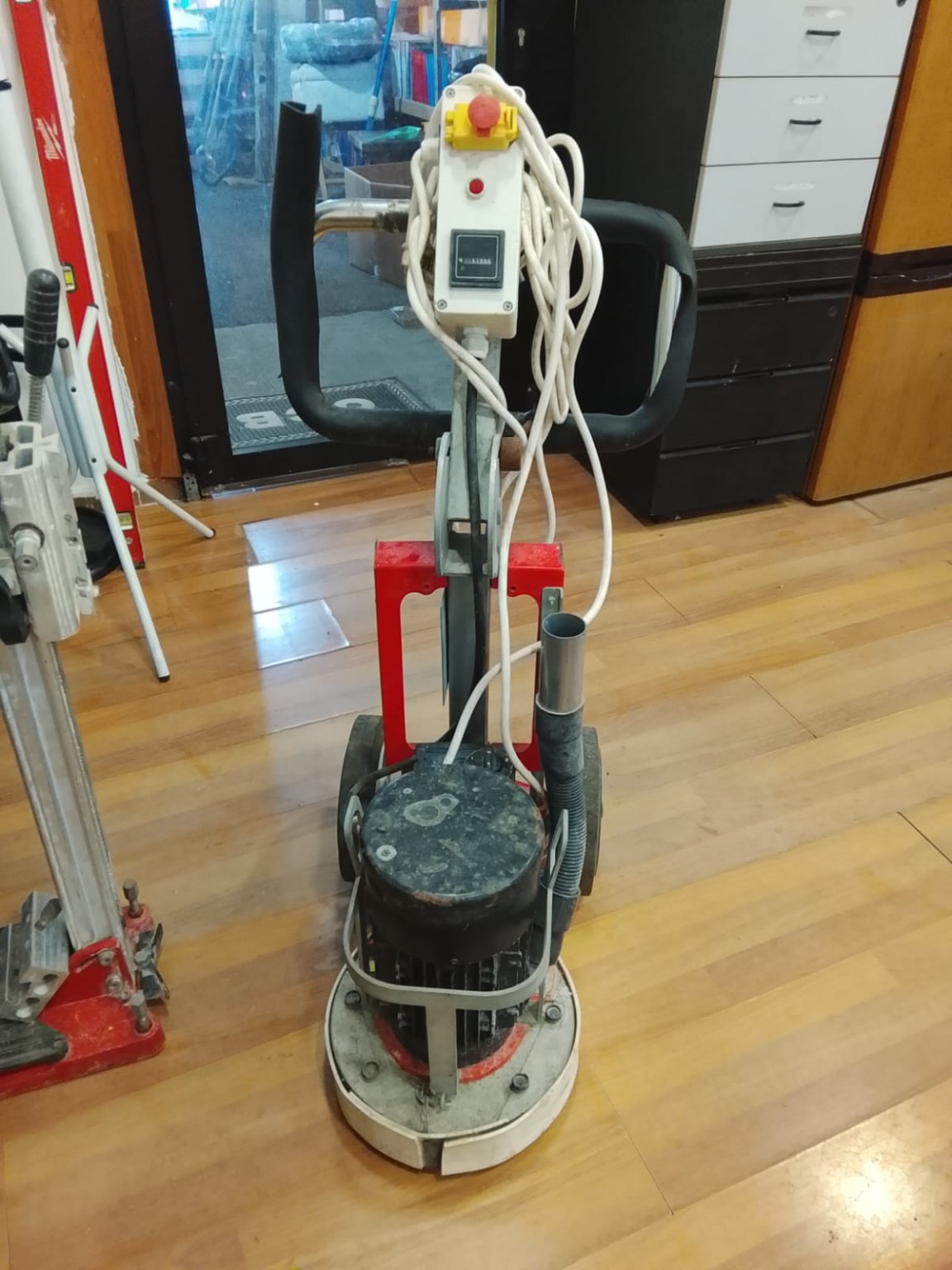 levigatricemonospazzola-professionale-per-pavimenti-con-aspirazione-polveri-230v